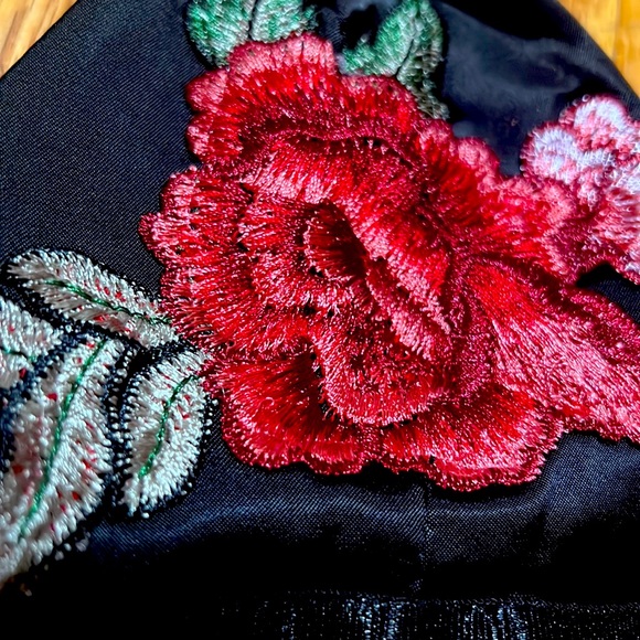 Rose Embroidered Bralette 🌹✨ - Picture 3 of 3
